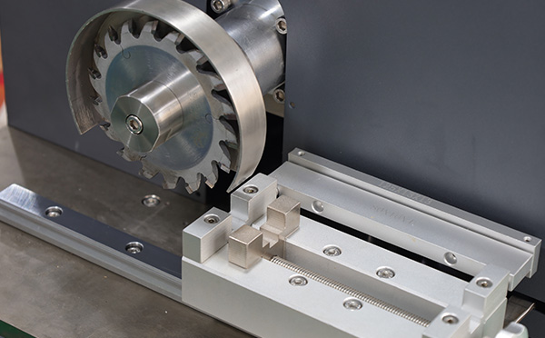 全自動缺口制樣機(jī)內(nèi)部結(jié)構(gòu) 全自動缺口制樣機(jī)內(nèi)部結(jié)構(gòu)